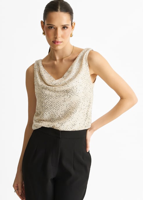 Top camisero con cuello vuelto y lentejuelas color champán - Image 3