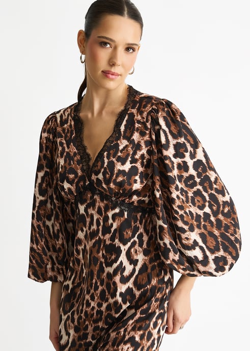 Vestido midi de satén con ribete de encaje marrón animal print - Image 2