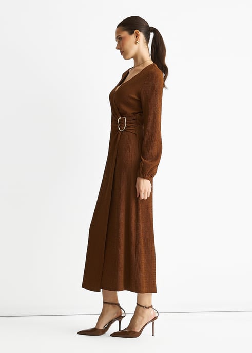 Vestido midi con textura de jersey marrón y ribete metálico - Image 3