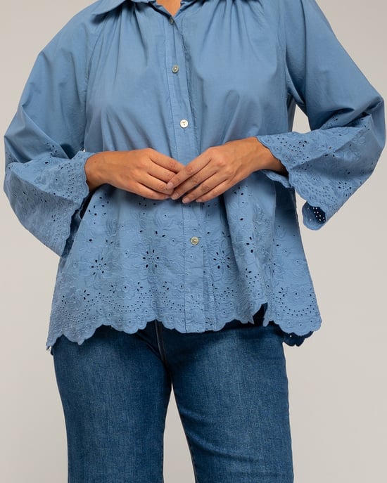 Blusa ovesize con bordados en las mangas - Image 3