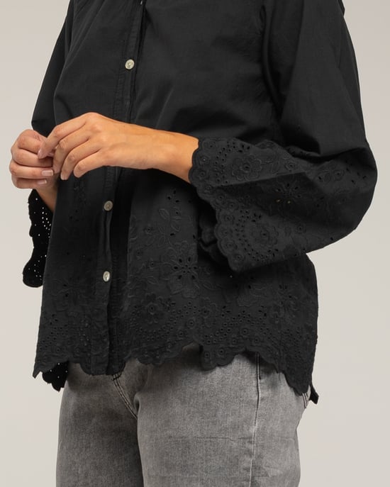 Blusa ovesize con bordados en las mangas - Image 3