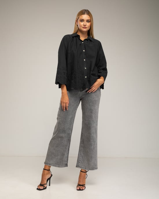 Blusa ovesize con bordados en las mangas - Image 4