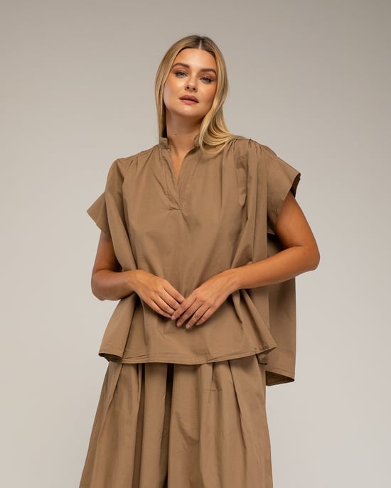 Top oversize de manga corta con pliegues - Image 3