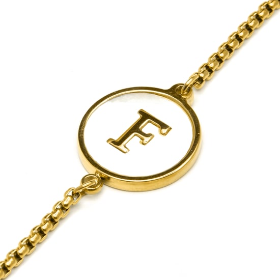 Pulsera Luxenter de nácar blanco acabada en oro amarillo de 18K - Alfabeto - Image 4