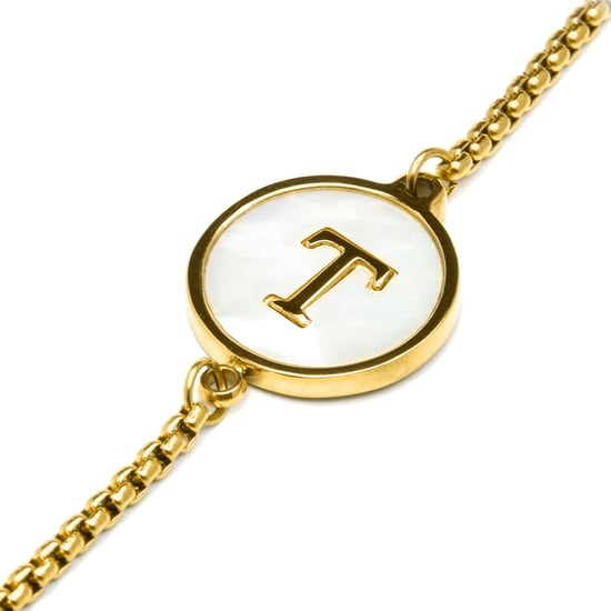 Pulsera Luxenter en nácar blanco acabada en oro amarillo de 18 quilates - Alfabeto - Image 4