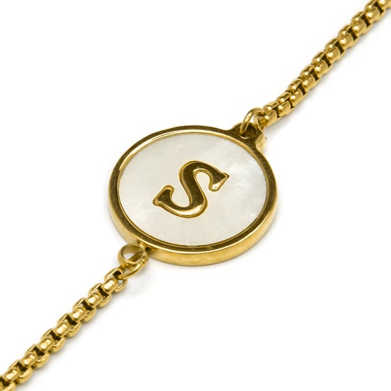 Pulsera Luxenter en nácar blanco terminada en oro amarillo de 18 quilates - Alfabeto - Image 4