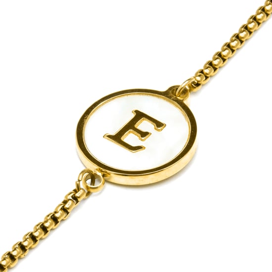 Pulsera Luxenter en nácar blanco acabada en oro amarillo de 18 quilates - Alfabeto - Image 4
