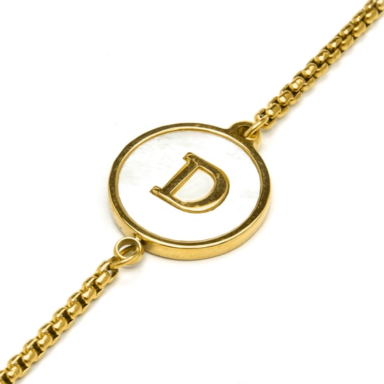 Pulsera Luxenter en nácar blanco acabado en oro amarillo de 18 quilates - Alfabeto - Image 4