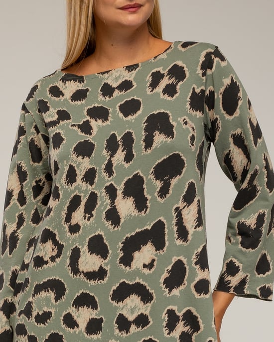 Vestido oversize de estampado animal print - Image 4