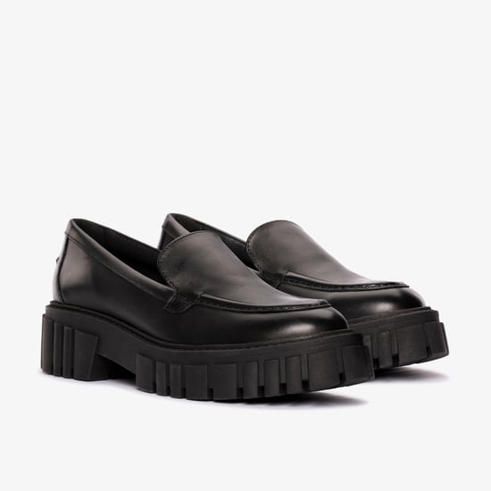 Zapatos Loafer de Páginas en Cuero Negro - Image 5