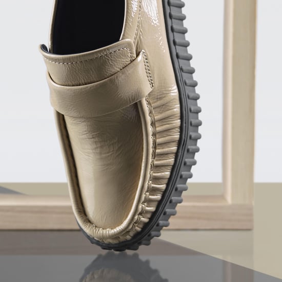Zapatos Patentes Beige Torhill Mocc - Image 5