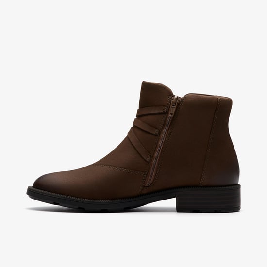 Botas de Nubuck de Champiñón Adalynn Faye - Image 2