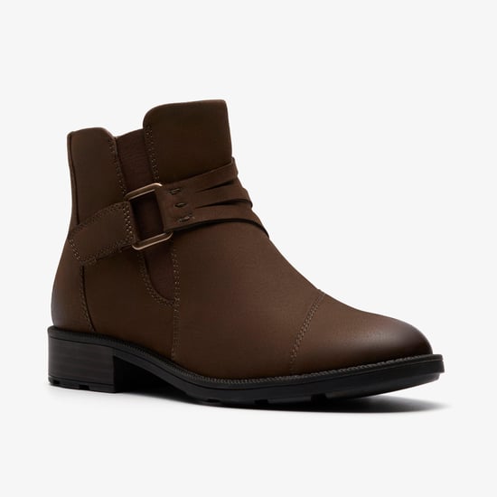 Botas de Nubuck de Champiñón Adalynn Faye - Image 4