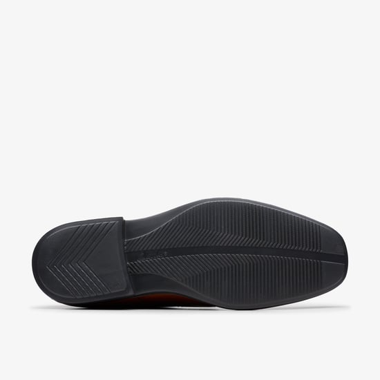 Zapatos de cuero en tono marrón oscuro Cosgrove Cap - Image 3
