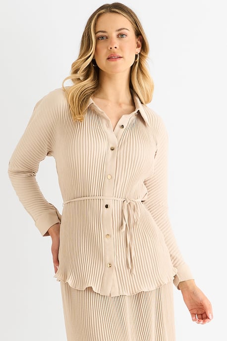 Camisa beige plisada con botones - Image 1