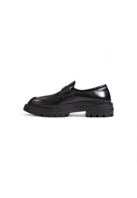 Mocasines de Cuero Negro Suela Gruesa Hebilla Dorada - Image 2