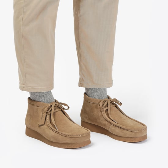 Clarks Originals Botas WallabeeEVO BT de ante en arena oscura - Image 2
