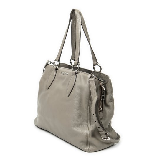 Miu Miu Middle Zip Tote en Gris Piel de becerro - Image 2