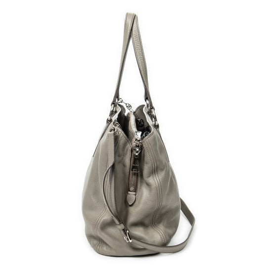 Miu Miu Middle Zip Tote en Gris Piel de becerro - Image 3