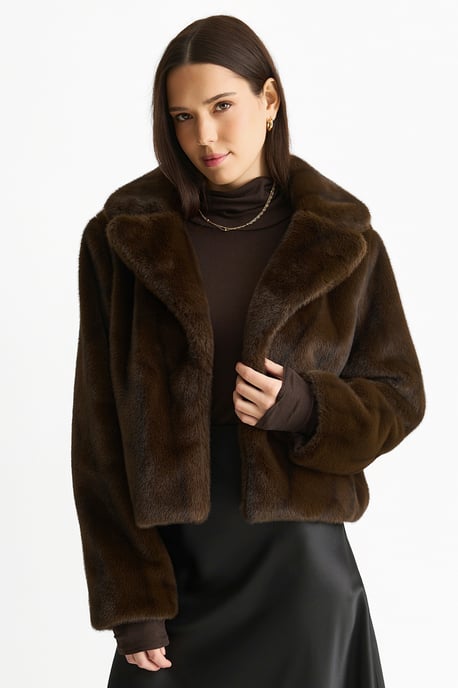 Chaqueta corta de pelo sintético con efecto café molido - Image 2