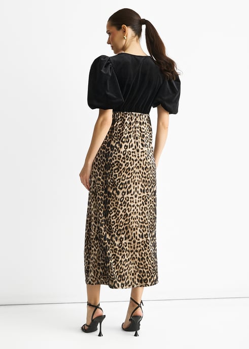 Vestido midi de terciopelo negro con contraste animal print para ocasiones especiales - Image 4