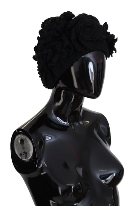 Gorro negro con aplique de rosa - Image 2