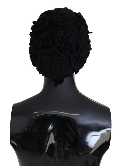 Gorro negro con aplique de rosa - Image 3
