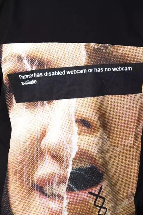 Camiseta Gráfica Estilo Webcam - Image 4