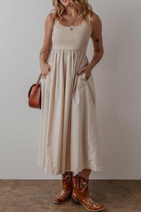 Vestido Midi Ajuste Relajado con Falda Fluida - Image 1
