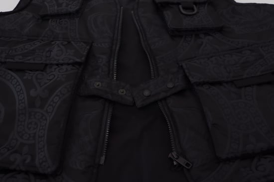 Chaleco Bordado Negro Estilo Utility - Image 6