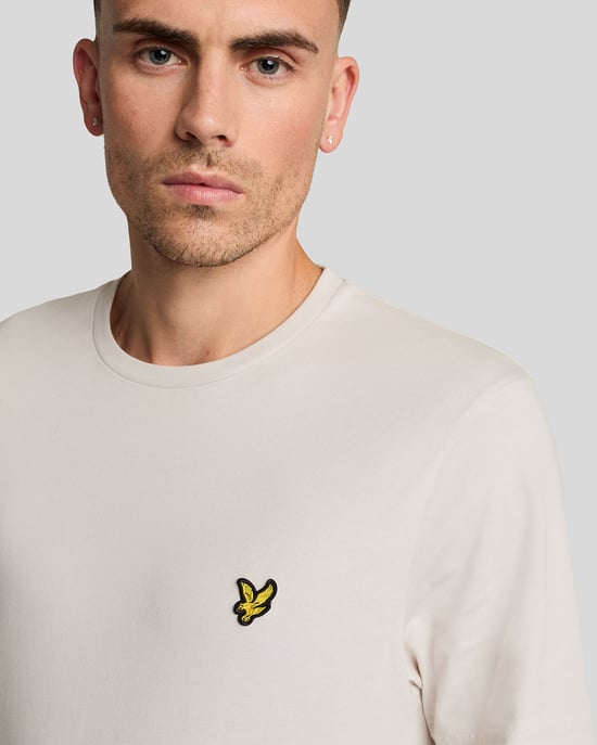 Camiseta con logo en el pecho de la marca Lyle & Scott - Image 4