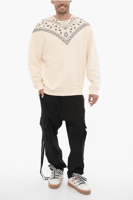 Sudadera de cuello redondo con motivo de bandana en blanco y negro - Image 4