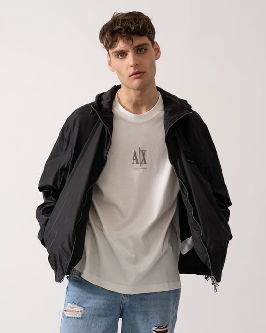 Chaqueta Ligera con Capucha - Image 6