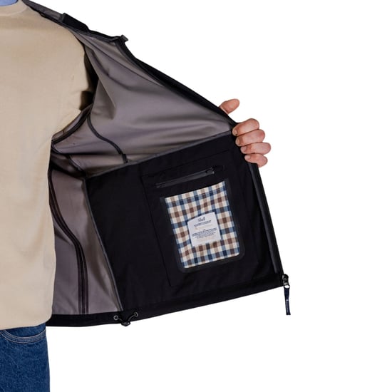 Chaqueta Cortavientos Elástica Con Capucha Aquascutum Active Negra - Image 4