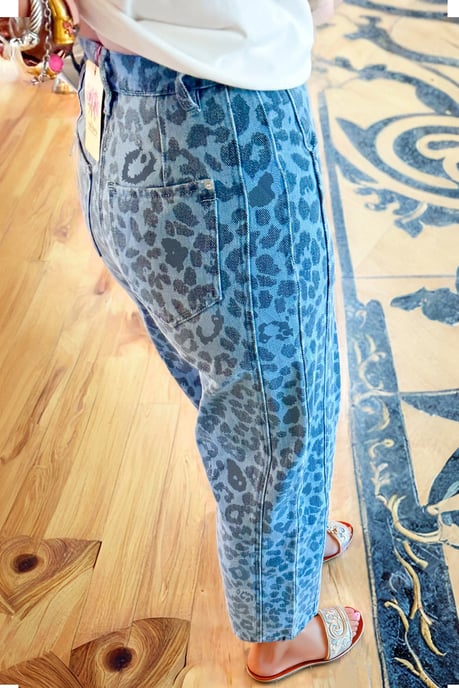 Jeans Relajados de Animal Print de Leopardo - Image 2