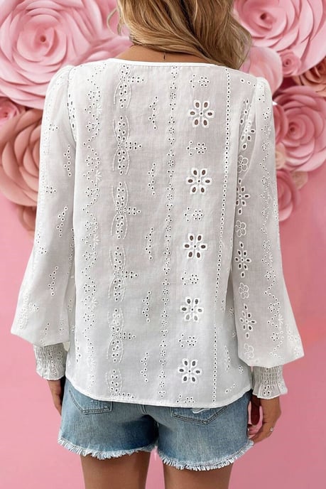 Blusa de Manga Larga Bordada con Ojetes - Image 2