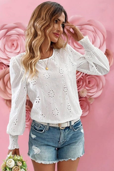 Blusa de Manga Larga Bordada con Ojetes - Image 3