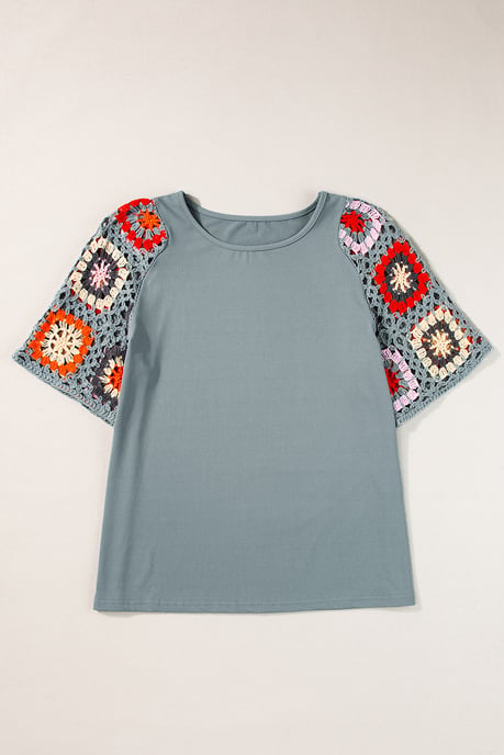 Camiseta con Mangas de Crochet - Image 2