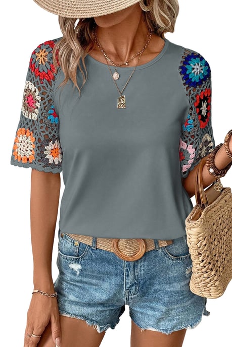 Camiseta con Mangas de Crochet - Image 5