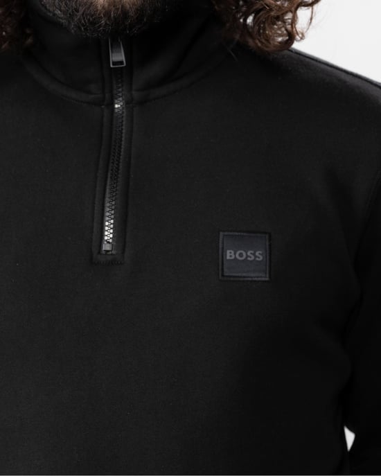 Sudadera sostenible con media cremallera y parche del logotipo de BOSS - Negra - Image 4