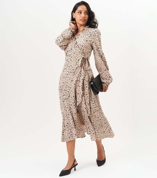 Vestido midi cruzado con detalle de volantes neutro - Image 4