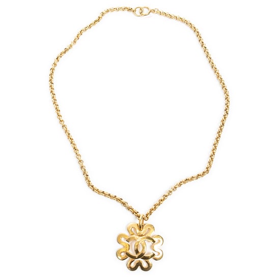 Chanel Large CC Logo Clover Pendant Necklace en Oro Acero inoxidable sin níquel - Image 1