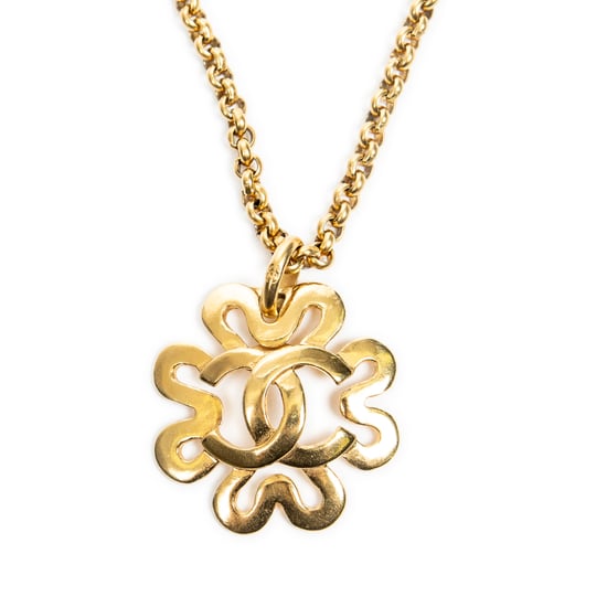Chanel Large CC Logo Clover Pendant Necklace en Oro Acero inoxidable sin níquel - Image 2