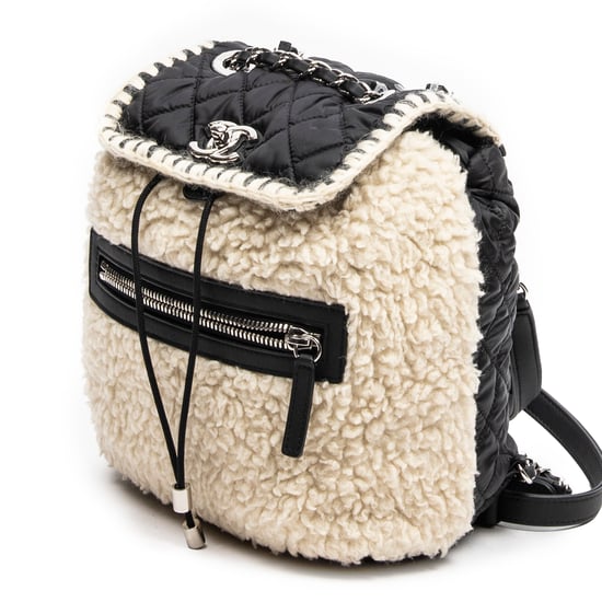 Chanel Coco Neige Flap Backpack en Marfil/Negro Lienzo - Image 2