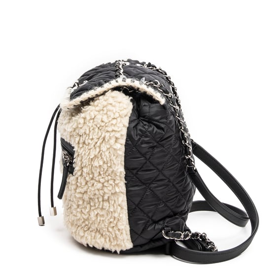 Chanel Coco Neige Flap Backpack en Marfil/Negro Lienzo - Image 3
