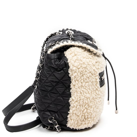 Chanel Coco Neige Flap Backpack en Marfil/Negro Lienzo - Image 4