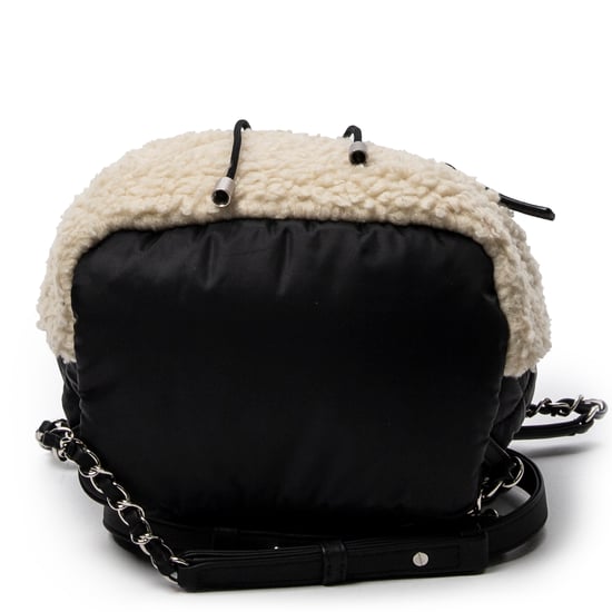 Chanel Coco Neige Flap Backpack en Marfil/Negro Lienzo - Image 6