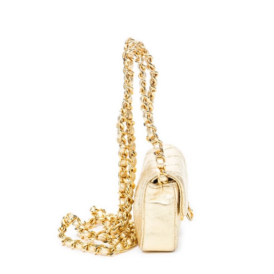 Chanel Vintage Micro Mini Chain Crossbody en Oro Piel de becerro - Image 4