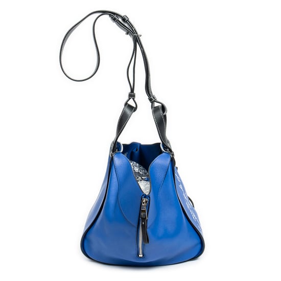 Loewe Small Bicolor Hammock en Azul/Negro Piel de becerro - Image 4
