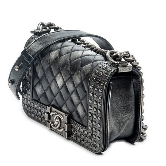 Chanel Paris-Dallas Small Studded Boy en Gris/Negro Piel de becerro - Image 2